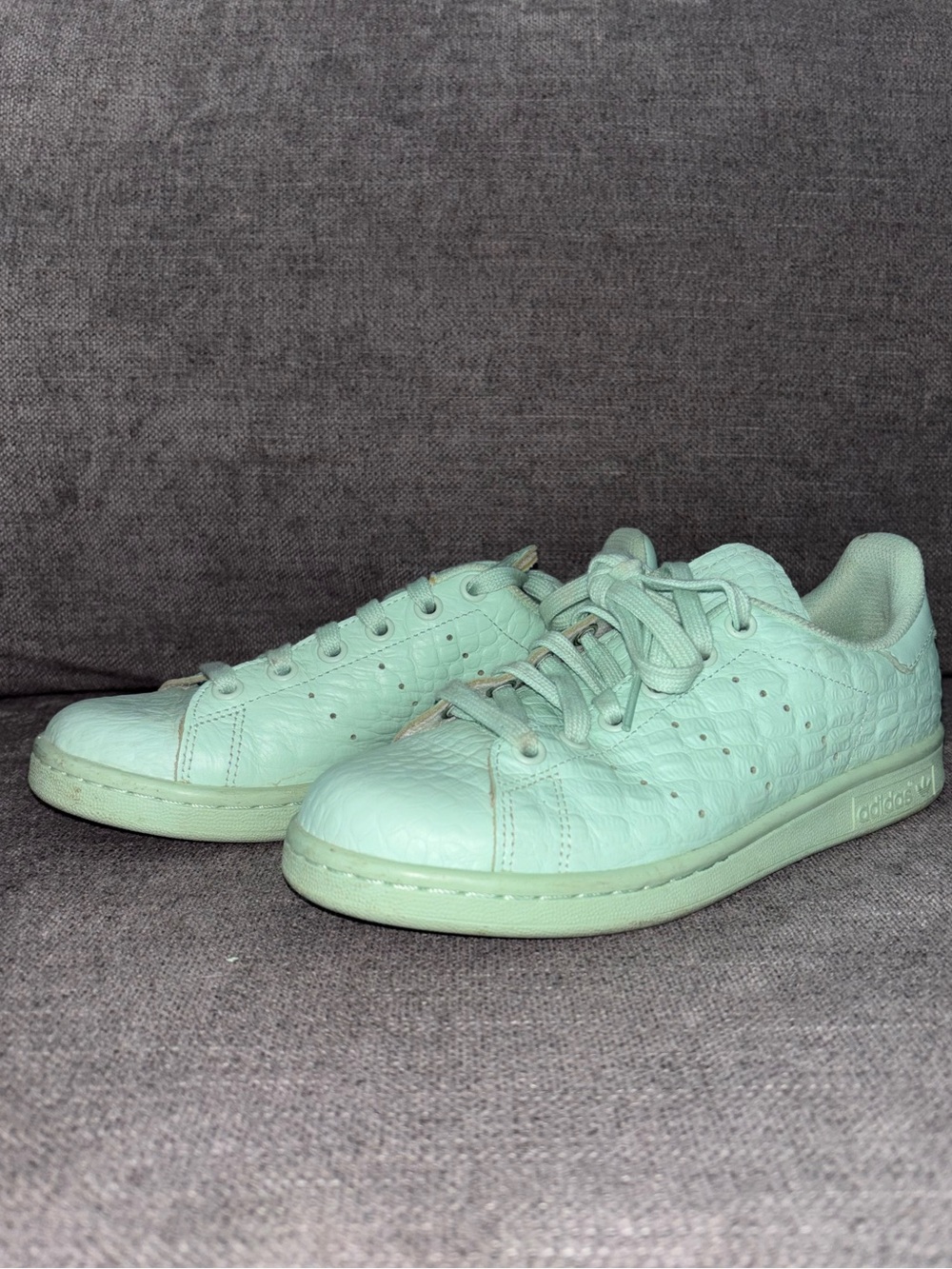 💚Adidas Women's Stan Smith sneakers in a mint green reptile design